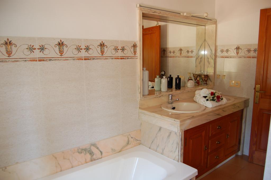 Private Villas Puerto Pollensa For Family Groups, Private Mountain Ideal For Runners, Trailers, Hikers, It Is Approximately 3 Minute Walk From The Beach Quarto foto